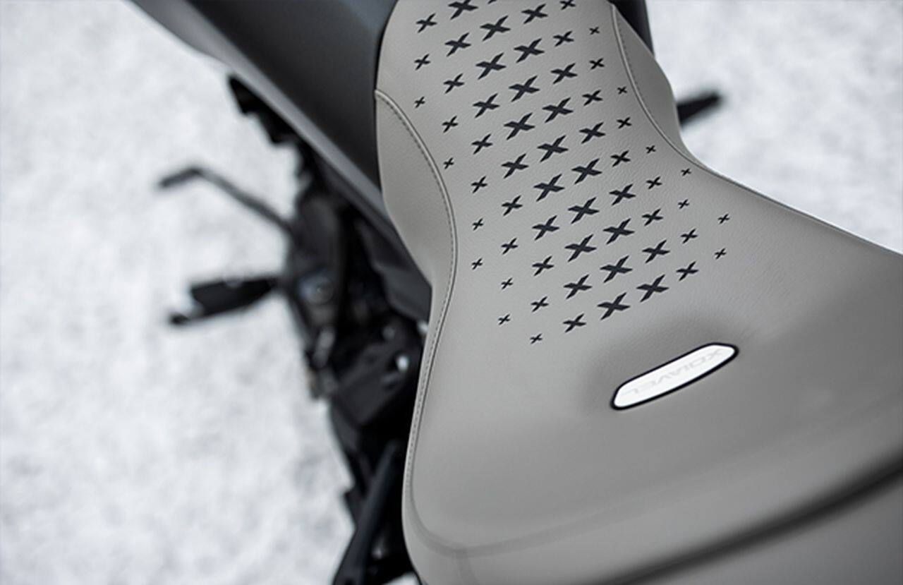 What actually sets the Nera edition apart is that Ducati partnered with Italian furniture company – Poltrona Frau to provide exquisite leather for the bike. The company itself specialises in making supercar and yacht seating out of fancy leather. The XDiavel Nera gets this same kind of treatment with Pella Frau, a hand-crafter leather that is natural and soft to the touch. The most obvious place you will find this is the seats. A total of five colours are available to choose from called, Siam Red, Steel Blue, India, Selva and Grey. For clarity’s sake, ‘India’ is a deep tan colour and ‘Selva’ is Italian for ‘forest’, so a deep green colour. These seats are further characterised by X engravings for more exclusivity. (Image: Ducati)