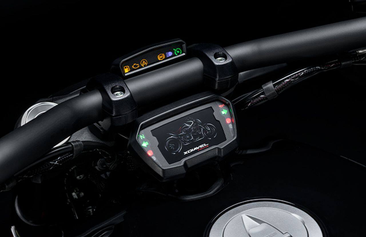 Of course, this wouldn’t be complete without mention of all the features on the bike. The XDiavel gets all LED lighting, LED DRLs, a full-colour 3.5-inch TFT instrument display, riding modes, power modes, cornering ABS, Ducati Traction control, Ducati Power Launch, Cruise control, Bluetooth connectivity and backlit handlebar switches. About the instrument panel, the Nera edition gets its own exclusive animation. (Image: Ducati)