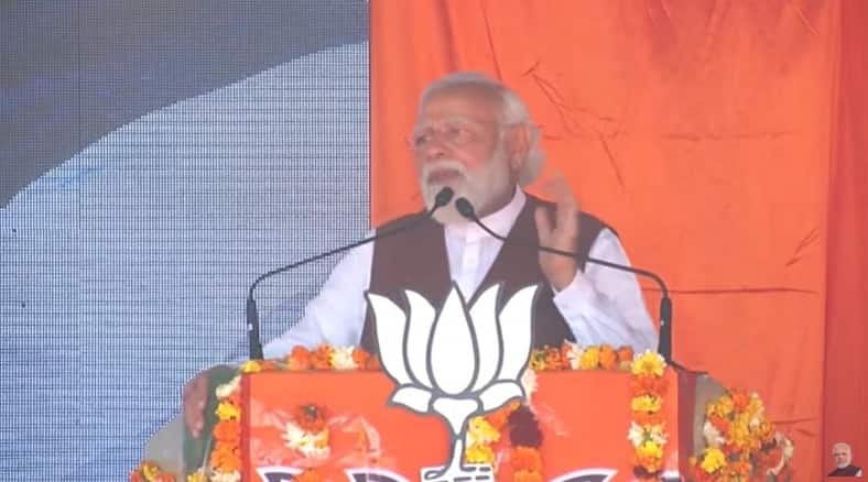 Punjab Elections 2022 | 'Country watched family from Delhi clapping,' PM Modi slams Priyanka Gandhi over 'UP Ke Bhaiya' row