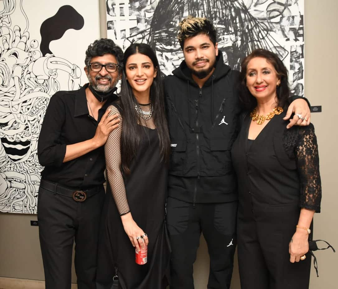 Actor and musician Shruti Haasan (second from left) performed live at the opening of the show.