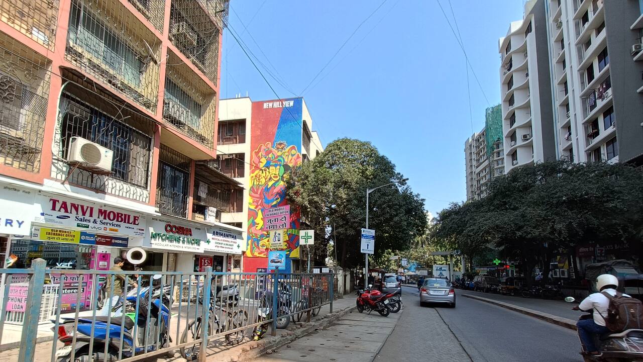 With the ultrawide camera, picture quality is good enough in daylight but struggles in low light. And while photos are not as sharp as that on the main camera, the dynamic range is good. I didn’t test the macro camera yet, but I am no fan of macro cameras in general. 