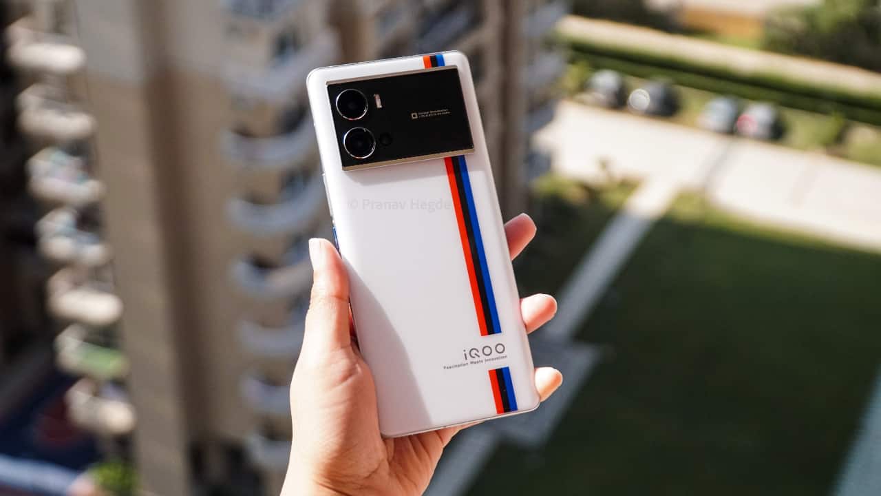 iQOO 9 Pro comes with a glass back.