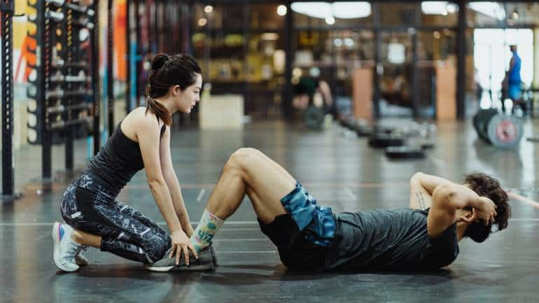 The proper way online to do sit ups