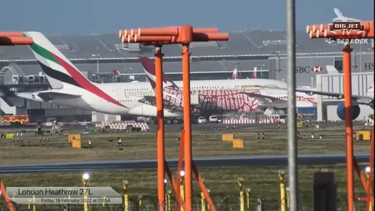 Storm Eunice: Planes fight gusty winds to land at London Heathrow ...