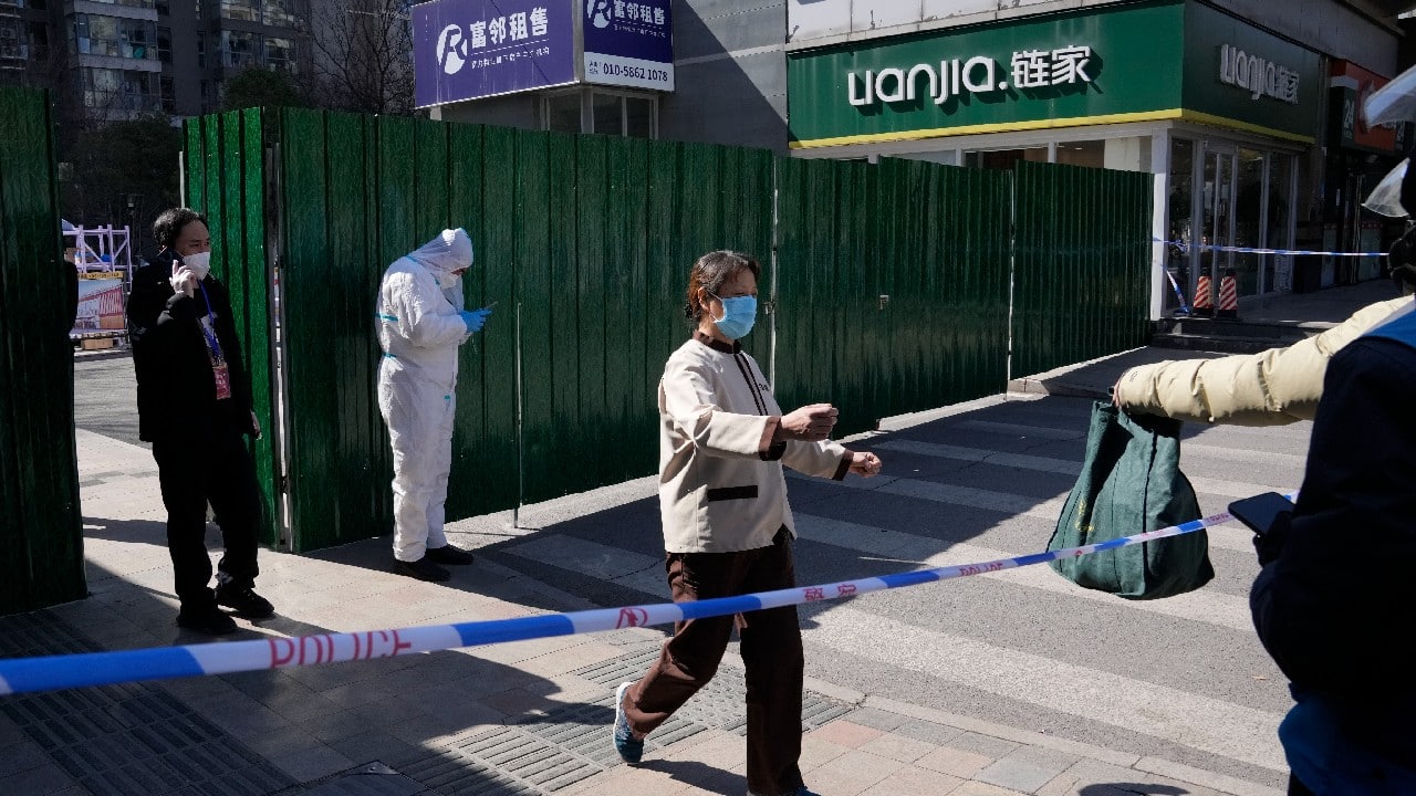 In Beijing, which reported six cases on March 14, multiple residential and commercial buildings were sealed off over the weekend. City residents said they were willing to follow the zero-tolerance policies despite any personal impact. (Image: AP)