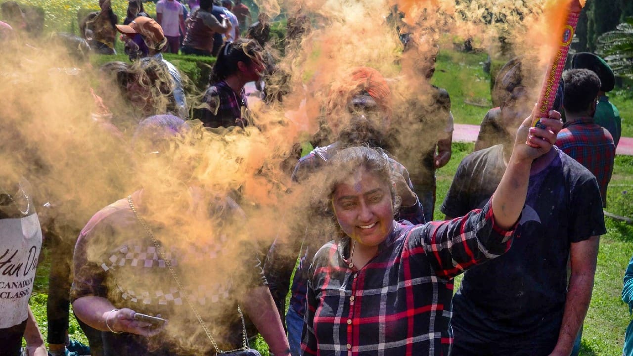 Students play with colours, a day before the festival of 'Holi' at Guru Nanak Dev University, in Amritsar, March 17. (Image: PTI)