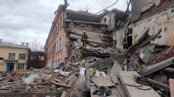 Rescuers remove debris from a school building damaged by shelling in Chernihiv, Ukraine, March 7. (Image: Reuters)