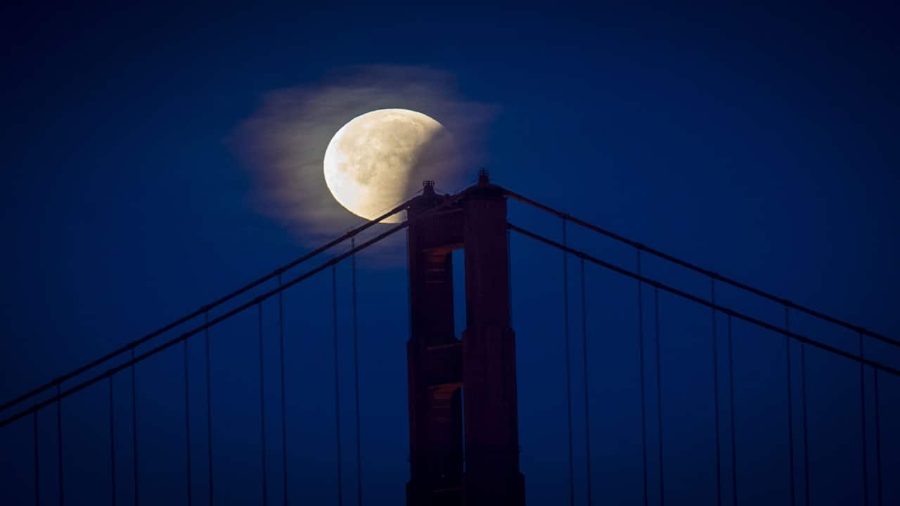 NASA to seek a second moon lander, giving Bezos new opening