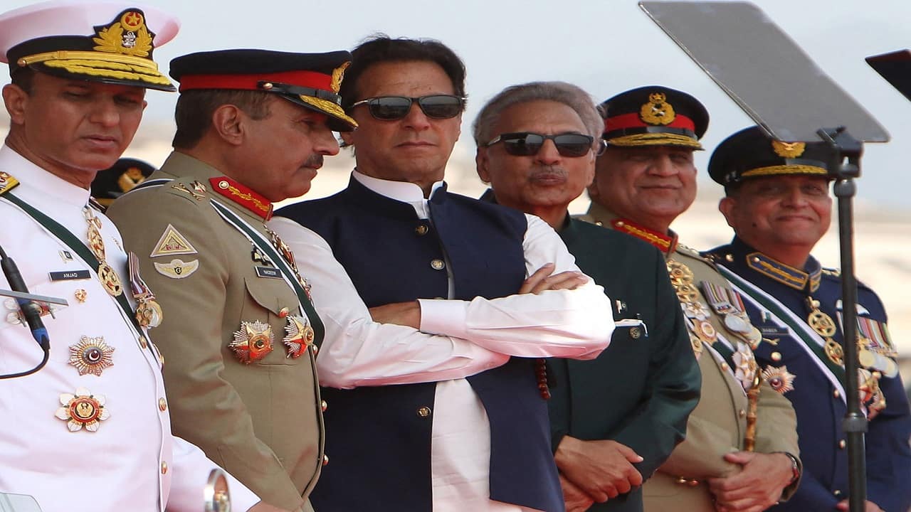 Mysterious Bill Gates photo highlights Imran Khan's army crisis