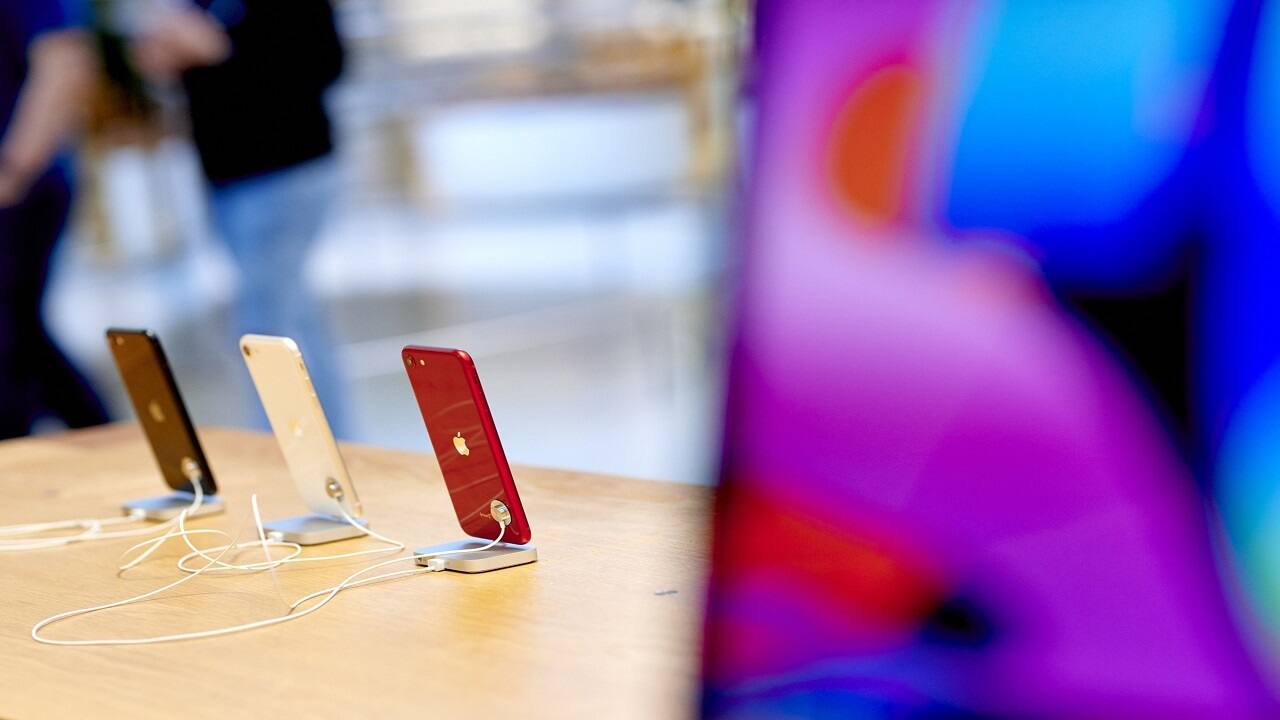 Apple weighs more memory chip suppliers, including China