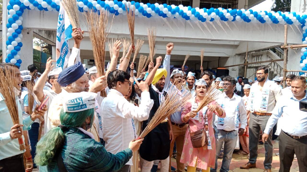 AAP’s Punjab CM face Bhagwant Mann wins from Dhuri constituency by a margin of 45,000. The Assembly elections were held in Punjab on February, 20 2022 to elect the 117 members of the 16th Assembly of the Punjab Legislative Assembly. AAP is leading in 91 seats and is all set for victory in the state. Workers and supporters celebrate party’s seep towards victory in the state. (Image: Twitter @AAPMumbai) AAP’s Punjab CM face Bhagwant Mann wins from Dhuri constituency by a margin of 45,000. The Assembly elections were held in Punjab on February, 20 2022 to elect the 117 members of the 16th Assembly of the Punjab Legislative Assembly. AAP is leading in 91 seats and is all set for victory in the state. Workers and supporters celebrate party’s seep towards victory in the state. (Image: Twitter @AAPMumbai)