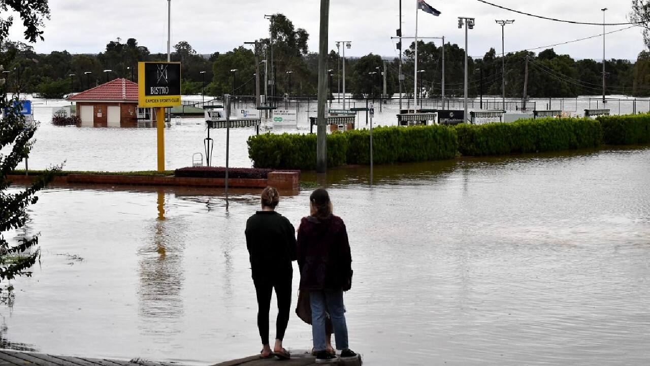 Flood wreaks havoc in Sydney, thousands evacuate