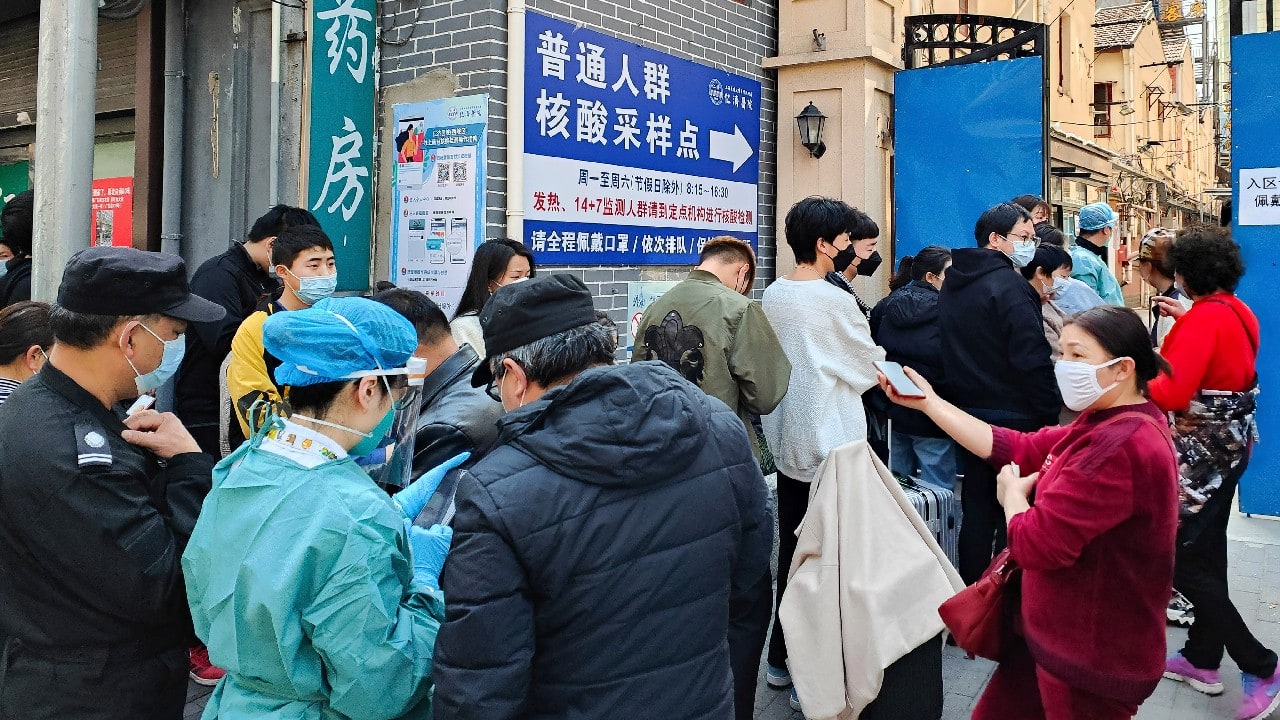Yimeng Li, a 28-year-old Shanghai resident, said she's on high alert because of the possibility of suddenly being quarantined. Some of her colleagues have been absent because they've been required to quarantine at home. (Image: AP)