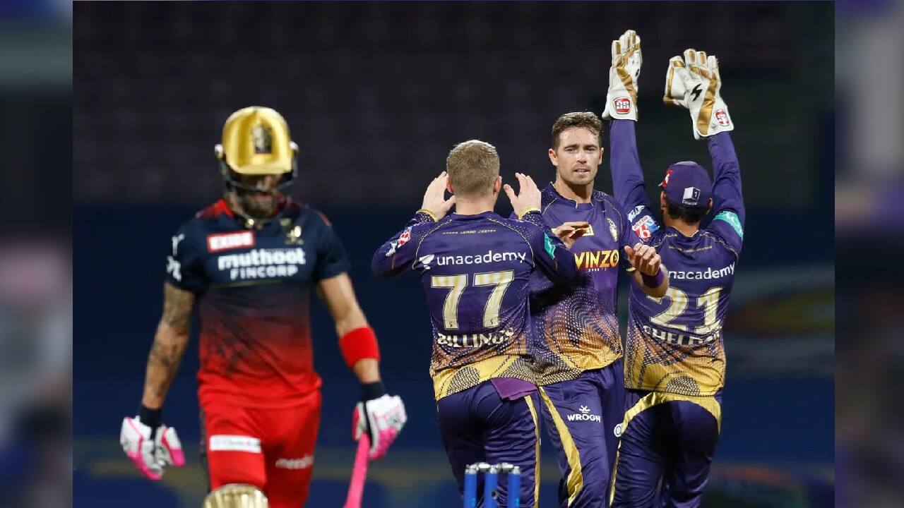 Chasing 129, Bangalore made a poor start, too. Kolkata’s pacers Tim Southee and Umesh Yadav struck crucial blows to remove openers Faf du Plessis (5) and Anuj Rawat (0), respectively. (Image: IPL)