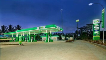 Bulk users throng retail outlets for diesel cheaper by Rs 25 a litre, says RIL