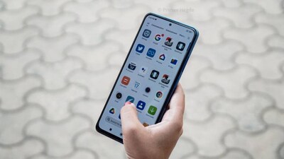 Women bridge the gap with men on mobile phone usage: Govt survey