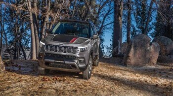 Jeep Compass Trailhawk.