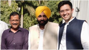 Bhagwant Mann with AAP chief Arvind Kejriwal and party colleague Raghav Chadha. (Image: @raghav_chadha/Twitter)