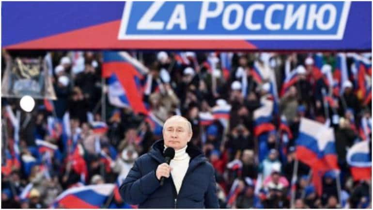 Vladimir Putin cut mid-speech by Russian state TV