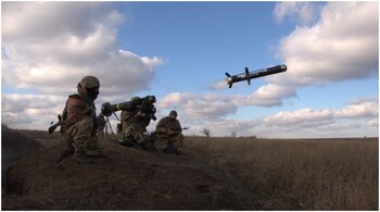 Ukrainian servicemen firing a FGM-148 Javelin.
