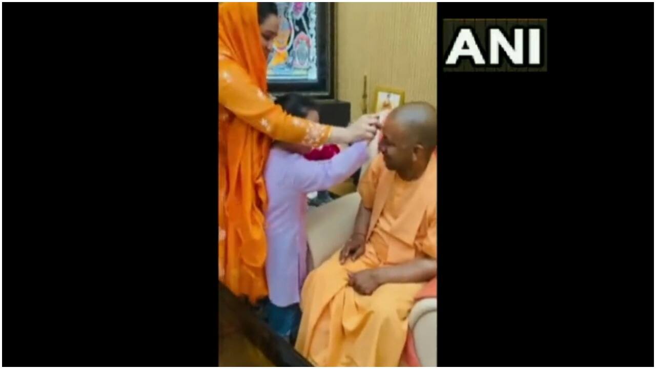 Akhilesh Yadav's sister-in-law's 'tilak' for Yogi Adityanath after big BJP win | Watch Akhilesh Yadav's sister-in-law's 'tilak' for Yogi Adityanath after big BJP win | Watch