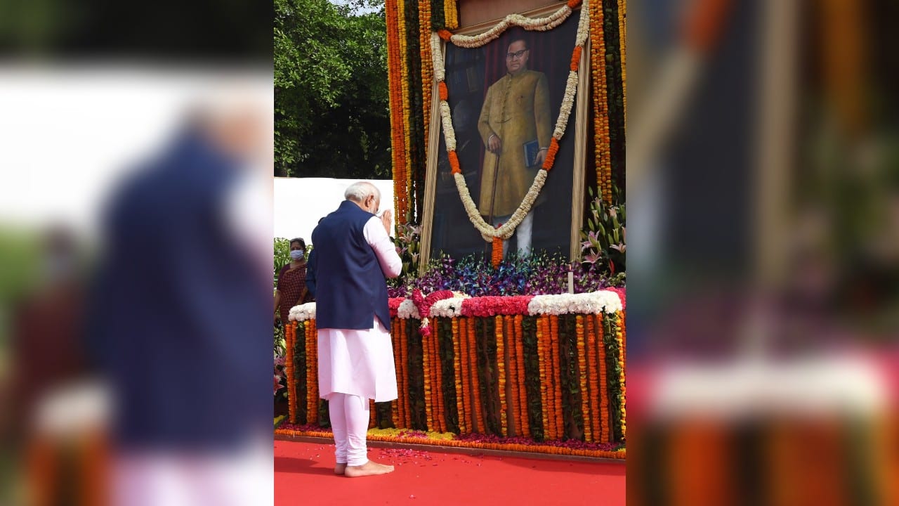 Prime Minister Narendra Modi paid tributes to Dr. Balasaheb Ambedkar in Delhi on the occasion of Ambedkar Jayanti. (Image: Twitter @narendramodi)