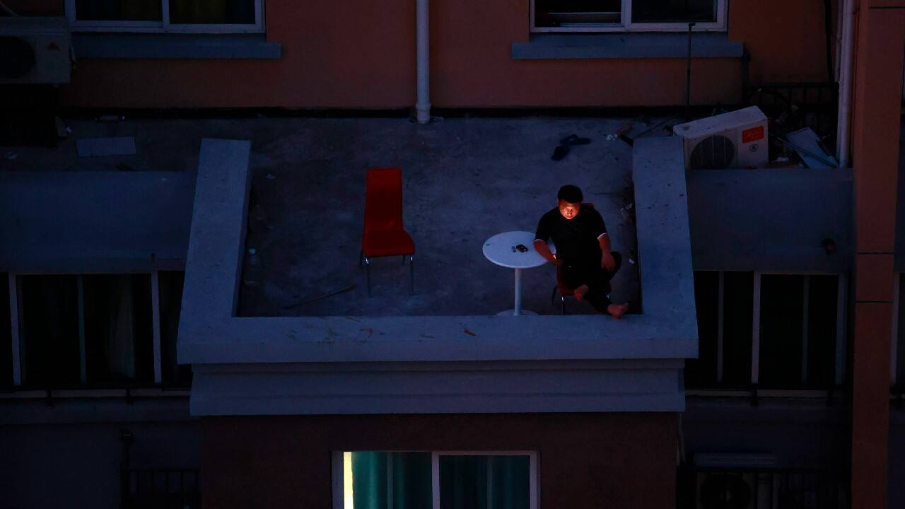 A video that circulated online on April 9 showed what a caption said were people in the Songjiang district breaking into a supermarket and carrying away cartons of food. Police denied the event occurred in Shanghai. A police statement on April 12 said the video was posted by a man in Kunshan, west of Shanghai, but not when or where it was shot. It said the man received unspecified “administrative penalties” for “disrupting public order by fabricated facts.” The Associated Press was unable to find the source of the video or when and where it was shot. (Image: AP)