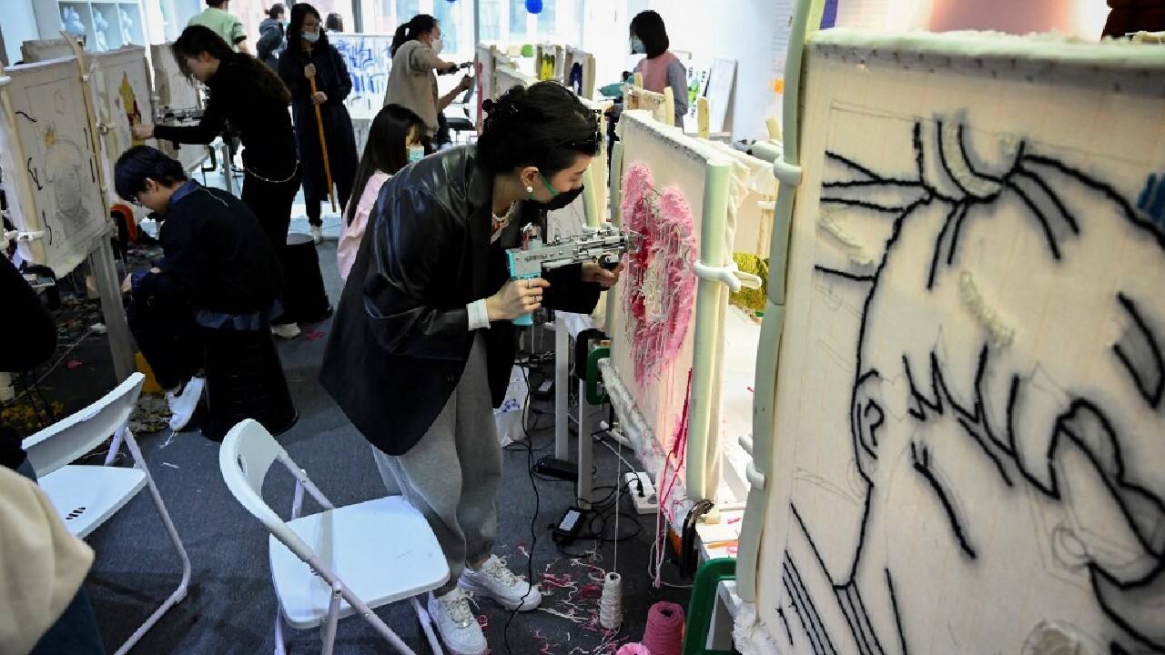 Stressed young people under thirty are typical tufting lovers according to Xu Shen, the founder of iHome tufting workshop. They want to "forget about their tedious work and just focus on making craftwork", he told AFP. (Source: AFP) Stressed young people under thirty are typical tufting lovers according to Xu Shen, the founder of iHome tufting workshop. They want to "forget about their tedious work and just focus on making craftwork", he told AFP. (Source: AFP)