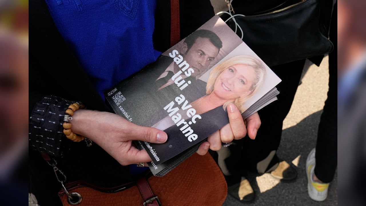 France’s presidential contenders raced on the last day of campaigning on April 22 to drive home why their particular political brand - and not the other’s - is the right choice for voters in one of the world's wealthiest large democracies. (Image: AP)