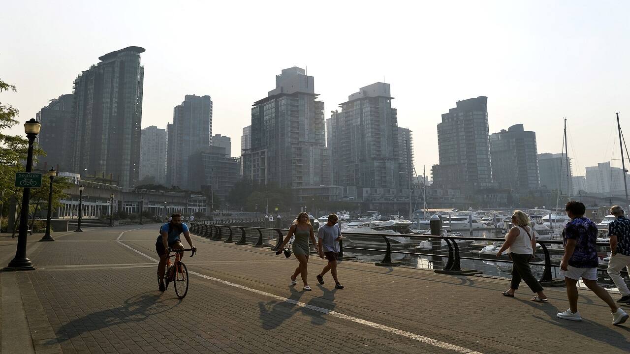 Canada to ban foreigners from buying homes as prices soar