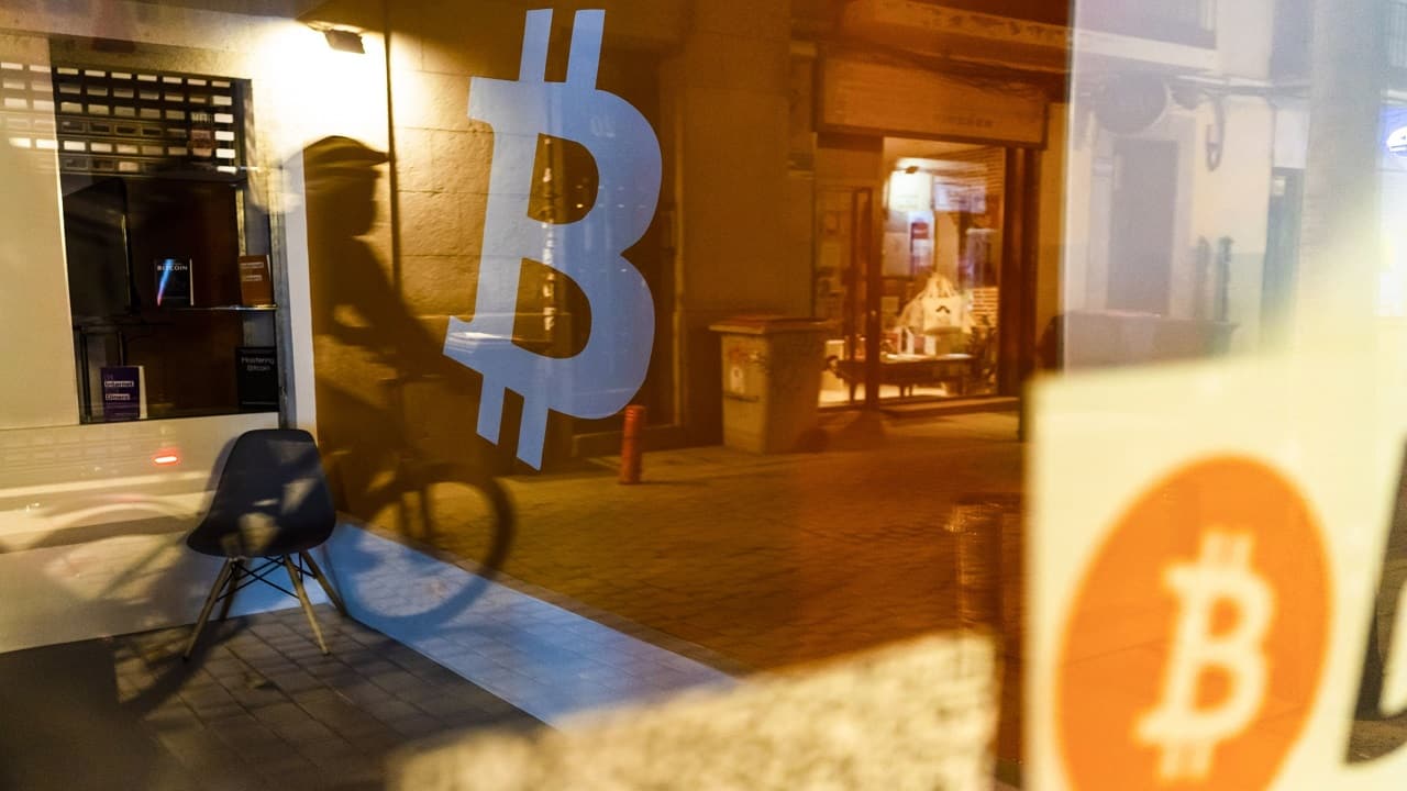 Double whammy for crypto volumes as MobiKwik pulls rug from under exchanges in wake of stiff tax laws Double whammy for crypto volumes as MobiKwik pulls rug from under exchanges in wake of stiff tax laws