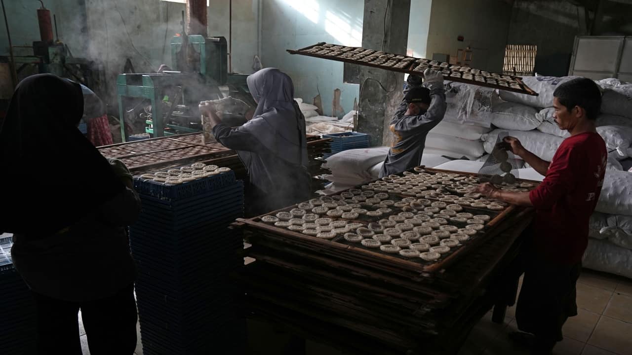 Cooking-oil chaos exacerbates a looming world hunger crisis