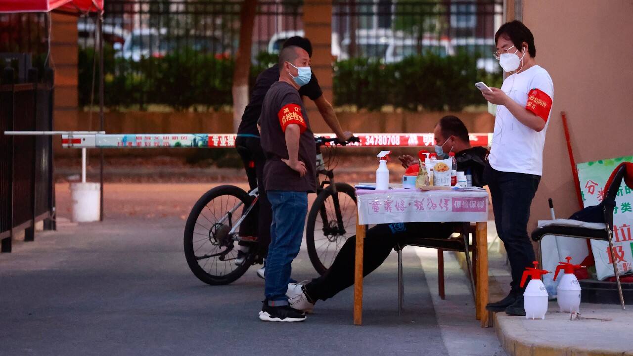 The unusual severity of Shanghai’s shutdown appeared to be driven as much by politics as by public health concerns. The struggle in China’s richest city is an embarrassment during a politically sensitive year when President Xi Jinping is expected to try to break with tradition and award himself a third five-year term as leader of the ruling Communist Party. (Image: AP)
