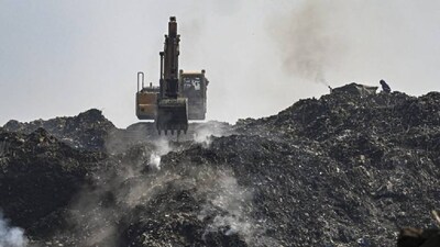 In Pics | Smoke engulfed Delhi as Bhalswa garbage dump yard continues to burn