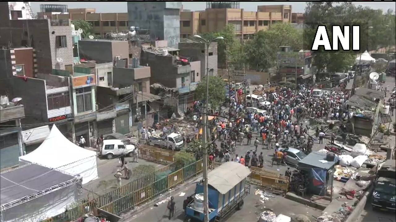 Senior advocate Dushyant Dave mentioned a petition against the special joint encroachment removal action of civic bodies including the NDMC and the PWD, and said a completely unauthorised and unconstitutional demolition has been ordered. The demolition is underway. Dave has alleged that no mandatory notice for demolition has been served on the alleged violators. (Image: News18)
