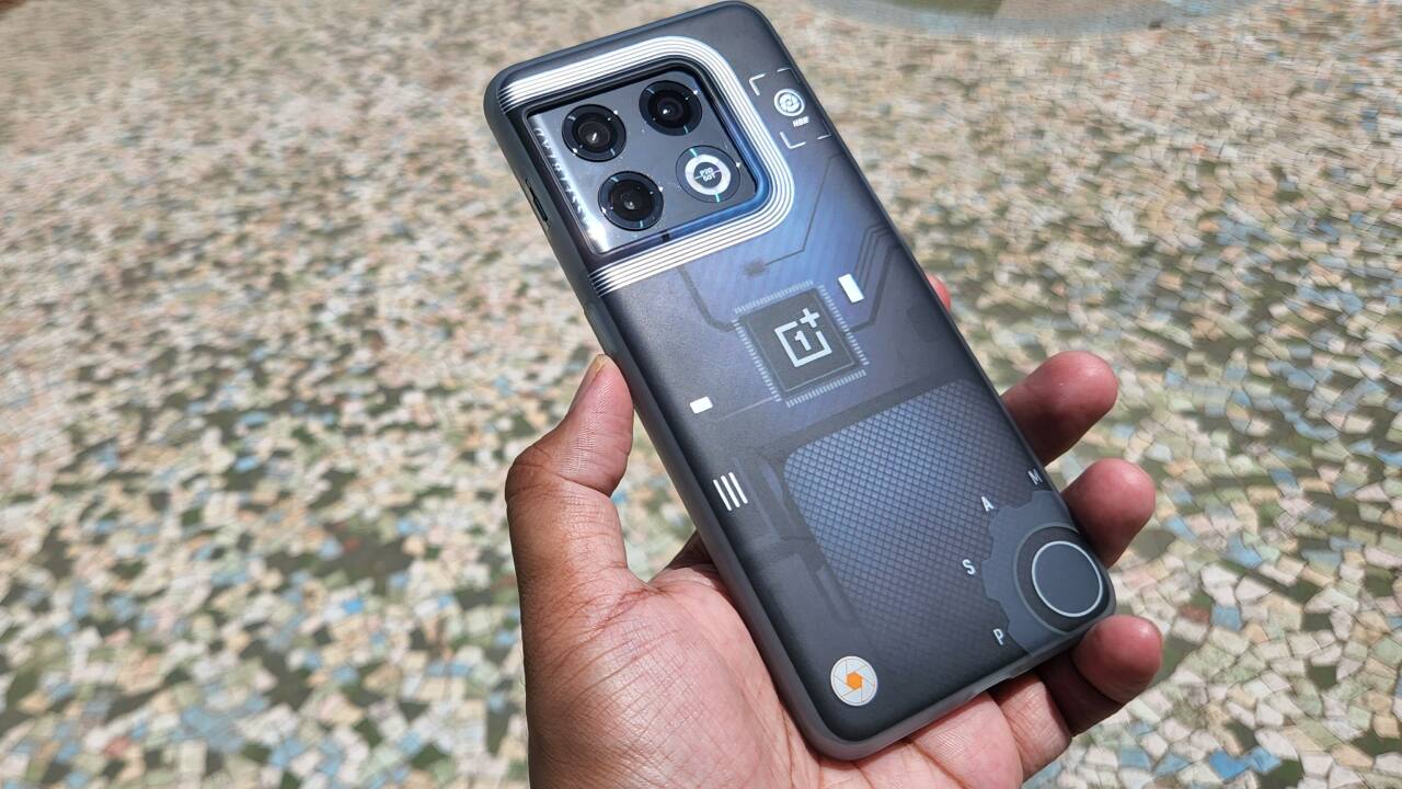 OnePlus 10 Series | The OnePlus 10 Pro and OnePlus 10R are both available on offer via Amazon India. The OnePlus 10 Pro is now available at a discounted price of Rs 61,999, while the OnePlus 10R now starts from 32,999 on Amazon. Additionally, SBI card holders can avail greater discounts, up to Rs 6,000 on the OnePlus 10 Pro and up to Rs 3,000 on the 10R. 