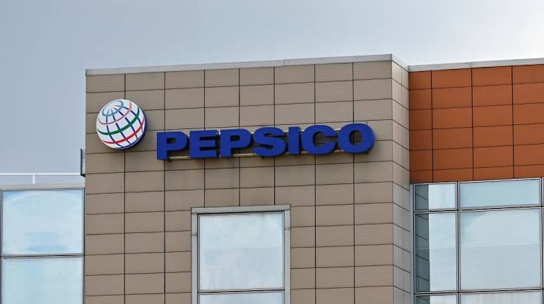 Pepsi sales rise 10% in the fourth quarter on price hikes