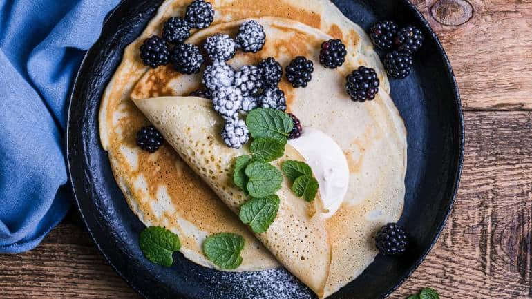 Ragag is a thin crepe is topped with cream cheese or Nutella.
