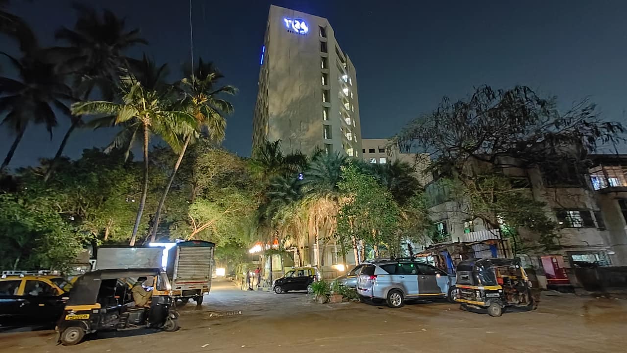 Switching to the ultrawide.