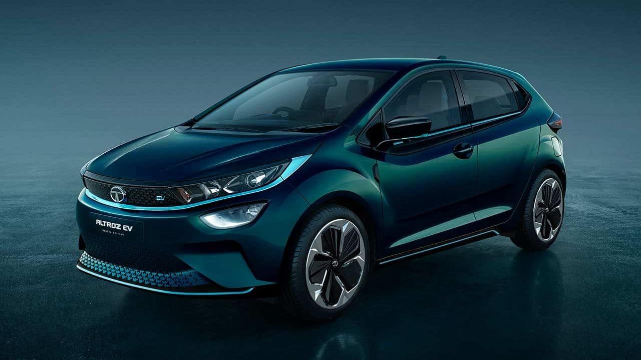 Tata Altroz EV | Moving slightly higher up the ladder, the Tata Altroz should also get an electrified form thanks to its ALFA modular platform underpinnings. This platform is compatible with electrification, so a few changes should see the Altroz turn electric fairly easily. The Altroz EV was first showcased back at the 2019 Geneva Show. Powering the Altroz EV should be the same electric powertrain that currently does duty on the Nexon EV. This means a 30.2 kWh battery pack will provide power to a 129 hp electric motor that produces 245 Nm of torque. As for features, again, all of the features from the ICE Altroz should make its way to the EV variant as well. However, there could be upgrades in the form of connected car tech allowing for a more seamless integration of your EV with your smartphone. This should allow for features such as charging history, battery level as well as nearest compatible charging stations. As for pricing, we expect the Tata Altroz EV to start somewhere near the Rs 11 lakh mark. Considering the premium hatchback EV was first expected to be launched back in 2021, 2022 could be the year we finally see it. (Image: Tata Motors)