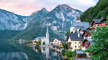 Hallstatt, Austria. There are no fixed quotas for Austrian residence permits, but the issuance rules are very strict. (Image: Dimitry Anikin via Unsplash)