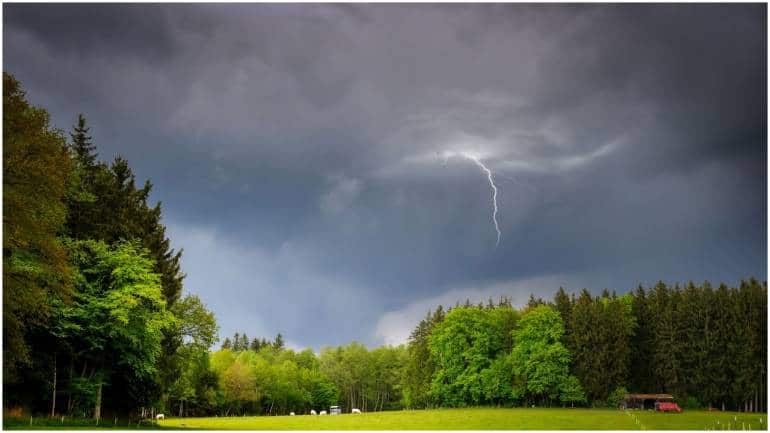 MeT office issues 'yellow' alert for thunderstorm, lightning in Himachal till May 6 - Vimarsana News