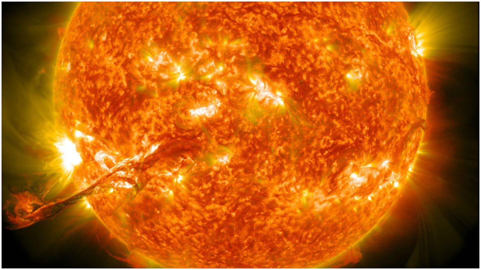 solar storm hits earth 2022