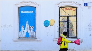 Russian artist's art on Ukraine painted over: 'This friendship has ...
