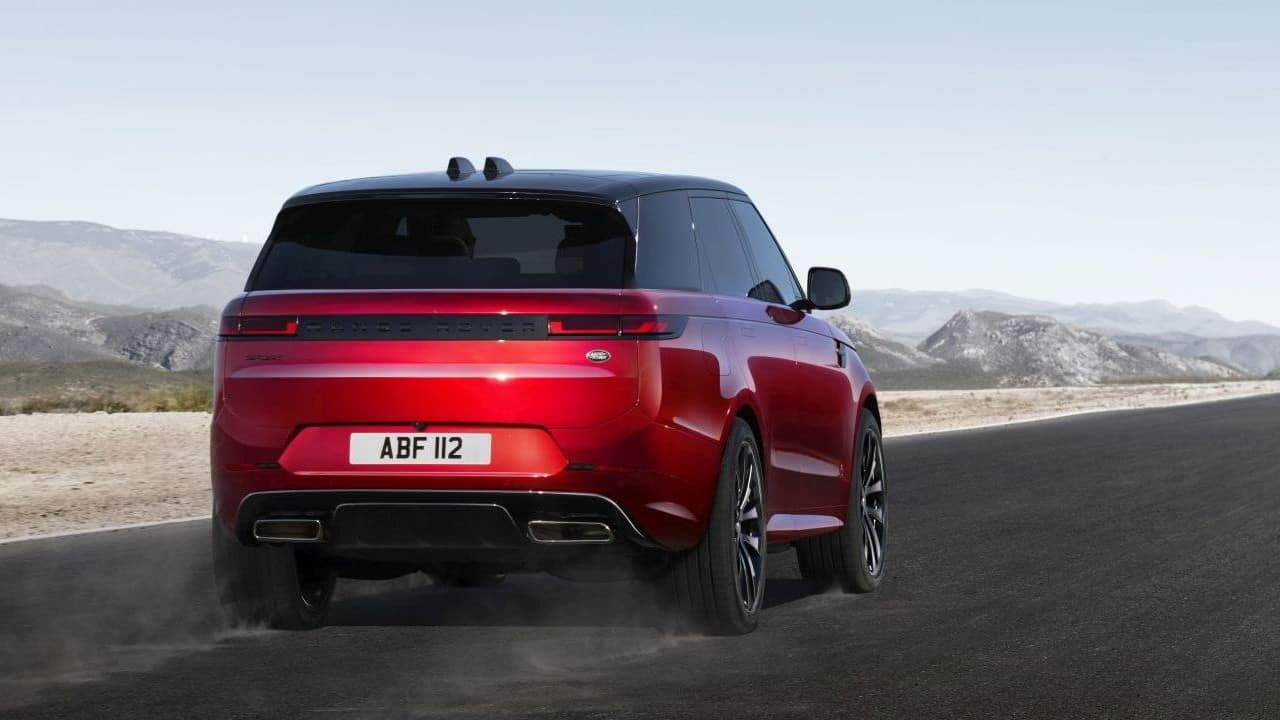 Wheel sizes range from 21 inches to 22 inches with an optional 23-inch rim also available. At the rear, some more of that minimalist look is visible thanks to the sleek LED tail lamps. The dual shark-fin antenna, too makes itself apparent from this view. Lower down on the bumper you get to see the two rectangular exhaust tips on a pretty, blacked out skid plate. According to Land Rover, the surface LED technology has been brough to a production vehicle for the first time allowing for a consistent view from any angle. Additionally, the spoiler at the top of the tail gate is the longest fitted to any Land Rover SUV. (Image: Land Rover)