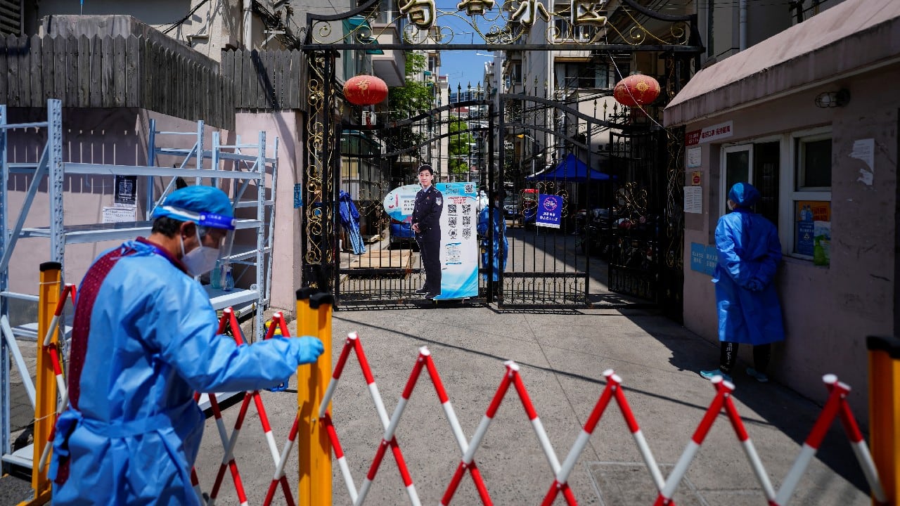The closed entrance of a residential area is pictured during lockdown amid the coronavirus outbreak, in Shanghai, China, May 5. (Image: Reuters)