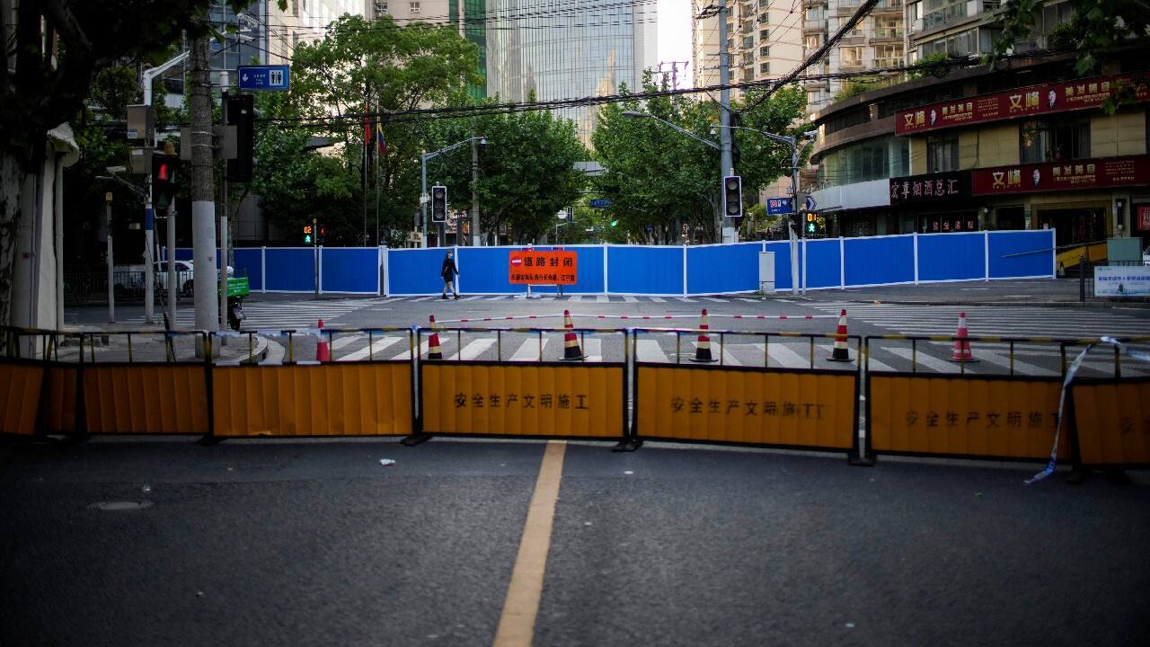 A closed street is pictured during lockdown amid the COVID-19 pandemic, in Shanghai, China, May 5. (Image: Reuters)