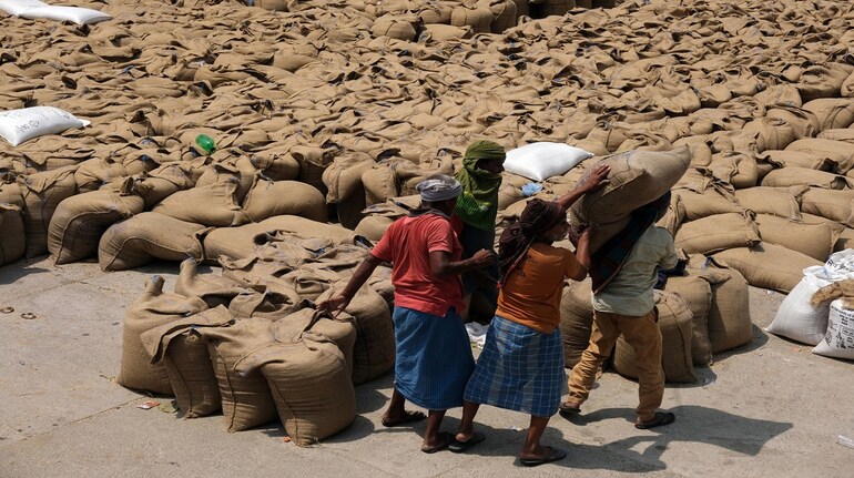 Representative Image | Wheat sacks are loaded onto a truck at the grain market in Punjab. Amid rising inflation, the government, on May 13, banned exports of wheat. Representative Image | Wheat sacks are loaded onto a truck at the grain market in Punjab. Amid rising inflation, the government, on May 13, banned exports of wheat.