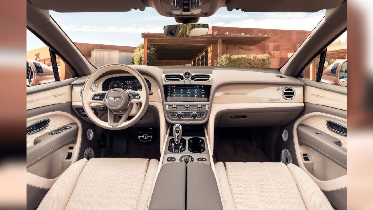 Moving on to performance and engine specifications, the Bentayga EWB is powered by a 4-litre twin-turbo V8 petrol engine that churns out 542 bhp of maximum power and 770 Nm of maximum torque. Bentley claims a 0 to 100 km/h sprint time of 4.6 seconds and a top speed of 270 km/h. These aren’t the fastest obviously, but still big numbers for an SUV this size. (Image Source: Bentley)