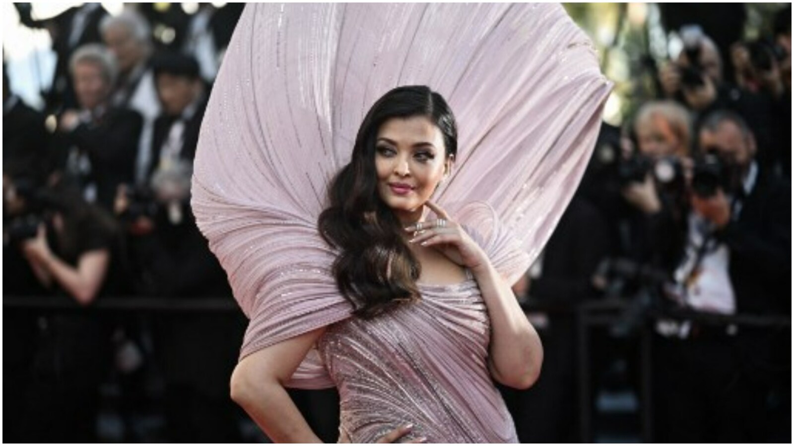 1600px x 900px - What Aishwarya Rai Bachchan's polarising Cannes outfit was meant to  represent